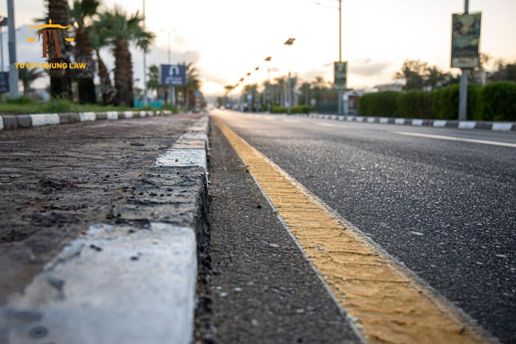 lấn chiếm lòng lề đường