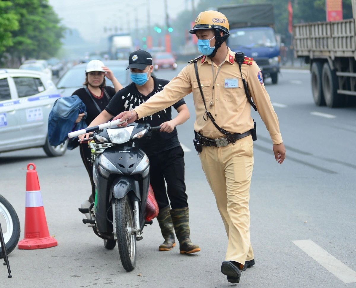 ai co quyen xu phat vi pham giao thong