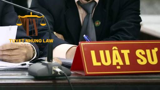 luật sư